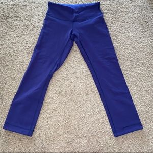 Lululemon women’s cropped reversible leggings